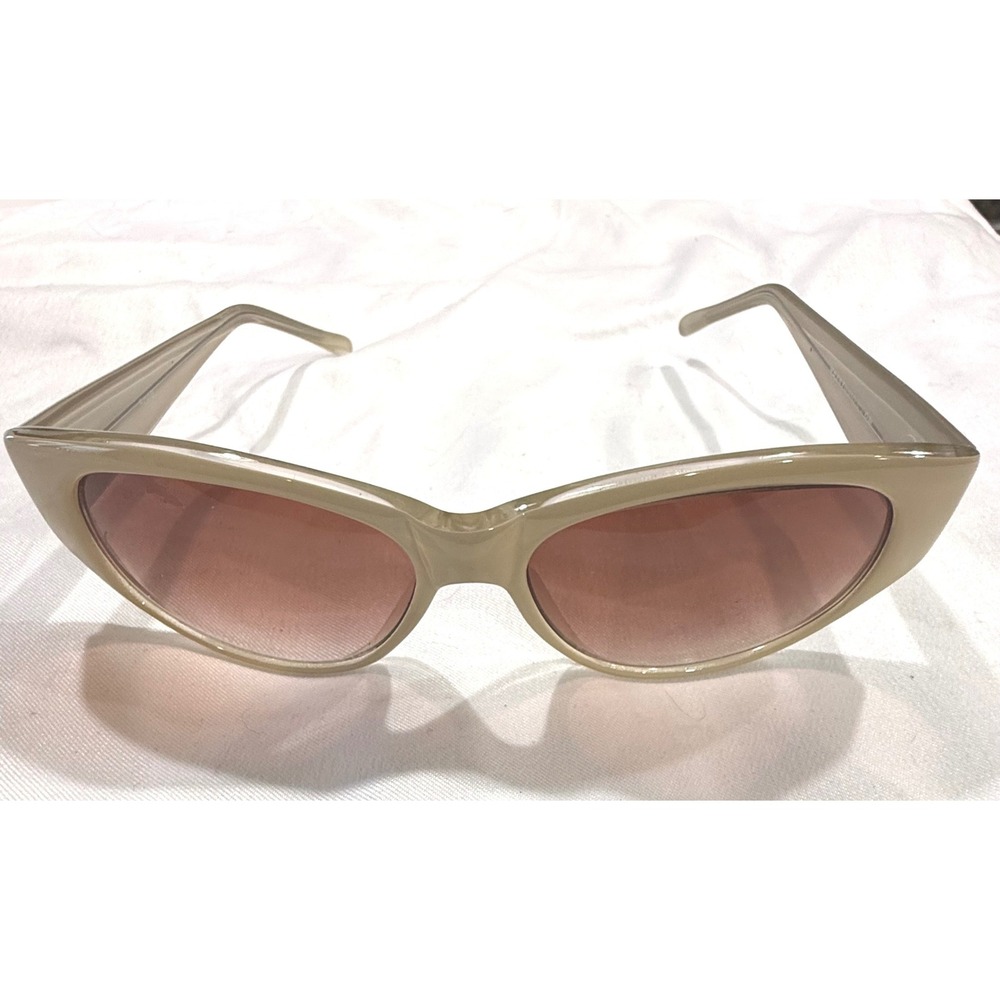 Max Studio Cat Eye Sunglasses Tan Beige Frame Brown Gradient Lens Retro Logo